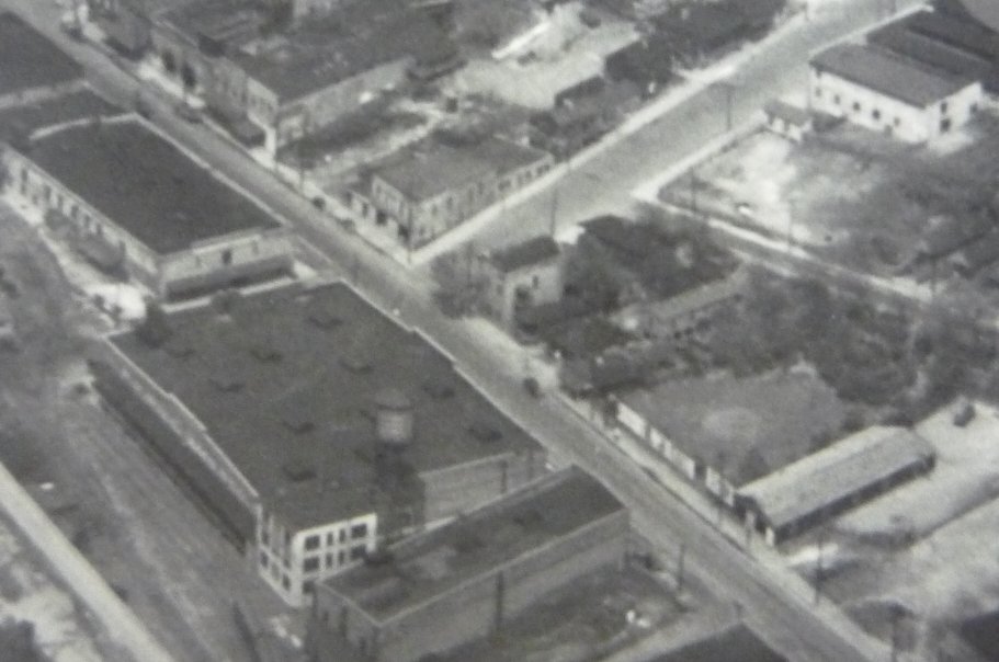 Aerial photograph of 1501 Levee St in 1932